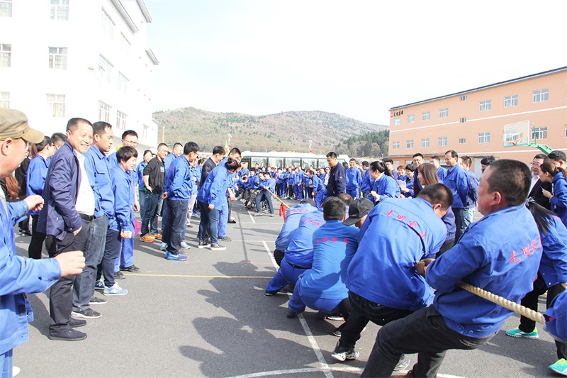 《青山不墨》演繹著工人才是共和國的脊梁